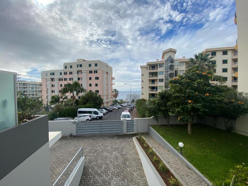 Elephant 2Br Apartment With Terrace, Side Sea View And Pool Access Funchal  Ngoại thất bức ảnh